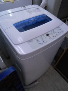 コンパクトな洗濯機。