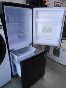 三菱製の冷蔵庫を買取致しました。