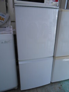シャープ製の冷蔵庫を買取致しました。